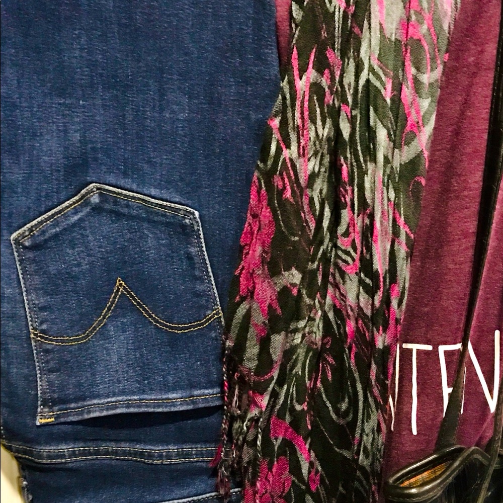 Levi’s 312 Shaping Jeans